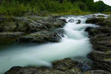 Nehir yavaş bir kepenkle fotoğraflandı