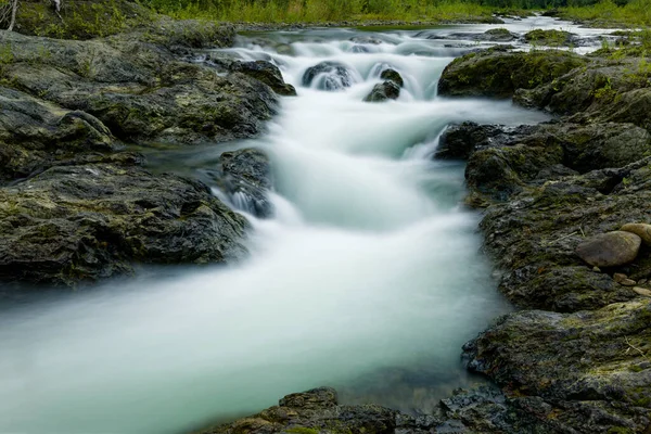 Nehir yavaş bir kepenkle fotoğraflandı