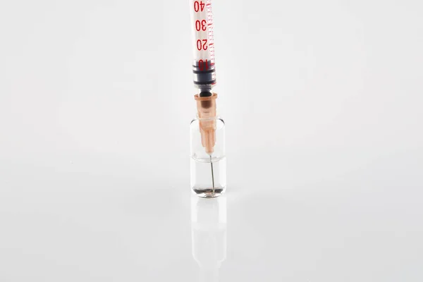 Syringe Met Naald Ampul Met Medicijn — Stockfoto