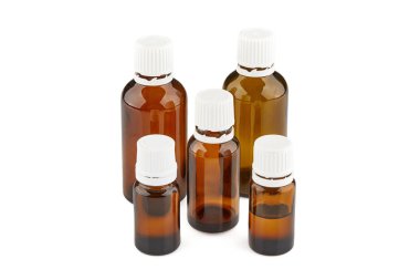 Beş küçük kahverengi Pedikür aygıtları tıp beyaz arka plan üzerinde. İzole.