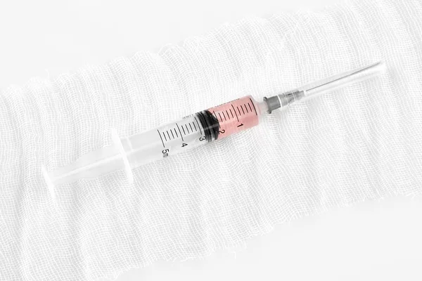 Syringe Met Roze Geneeskunde Witte Pleister — Stockfoto