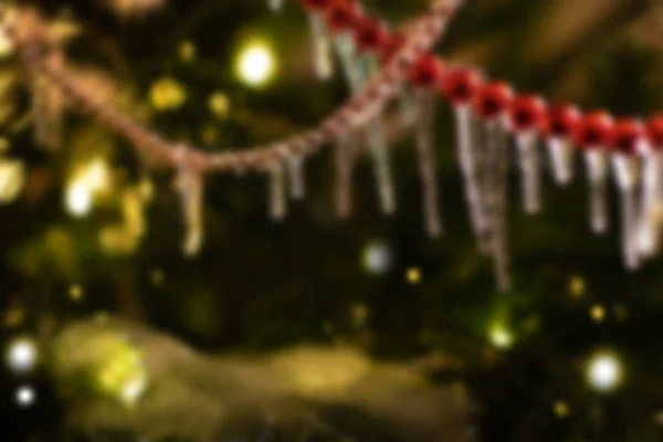 Invierno Navidad borrosa bokeh fondo abstracto con carámbanos en la guirnalda — Foto de Stock