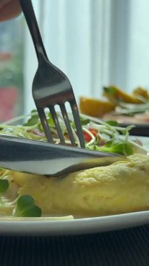 Vermicelli makarna ve yumurta çırpılmış. Yüksek kalite 4k görüntü