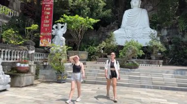 Budist tapınağı. Görkemli Mermer Dağlar. Da Nang Vietnam. Hava aracı görüntüsü. Da Nang Vietnam 09.04.2025