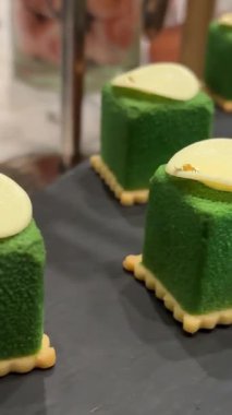 Düğün mekânında tatlılar, parmak yiyecekleri. Yüksek kalite 4k görüntü