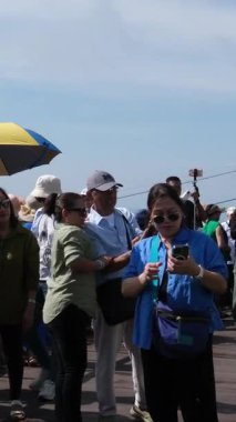 Gün batımında Vietnam 'ın Da Nang kentindeki Ba Na Hills' de harika bir ortaçağ kalesi olan Panorama manzarası. Vietnam Ba Na Hills 08.10.2025