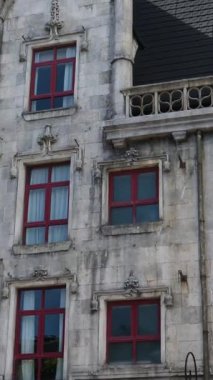 Gün batımında Vietnam 'ın Da Nang kentindeki Ba Na Hills' de harika bir ortaçağ kalesi olan Panorama manzarası. Ba Na Tepeleri