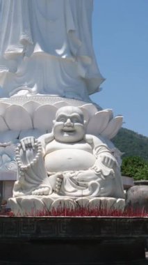 Vietnam 'daki Danang şehrindeki Linh Ung Pagoda' da Buda Heykeli. Yüksek kalite fotoğraf