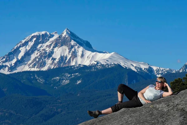 Vacaciones Verano Vancouver Feliz Persona Sonriente Caminando Whistler Chief Peak — Foto de Stock