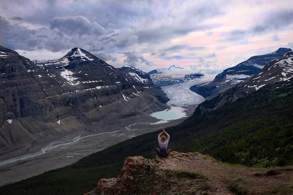 Mindfulness 평화와 균형입니다 빙하와 컬럼비아 아이스 빙하입니다 공원입니다 앨버타입니다 캐나다 — 스톡 사진