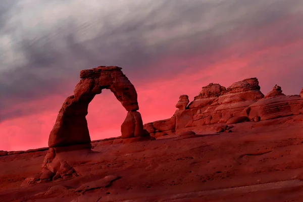 Naturalny Łuk Piaskowca Zachodzie Słońca Delikatny Łuk Arches National Park — Zdjęcie stockowe