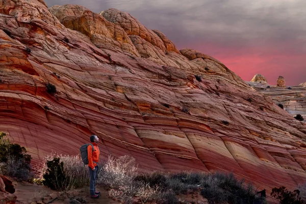 Man Hiking Paria Canyon Wave Colorful Vermillion Cliffs Dawn Kabab — Stock Photo, Image