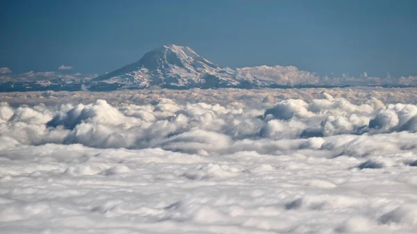 Mount Rainier Bedekt Met Sneeuw Wolken Uitzicht Van Bovenaf Seattle — Stockfoto