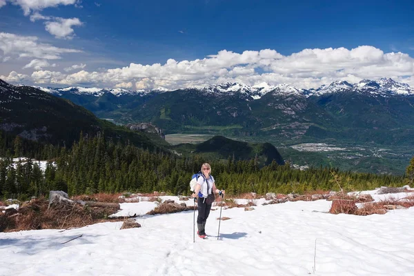 Actieve Vakantie Buurt Van Whistler British Columbia Glimlachend Middeleeuwen Vrouw — Stockfoto