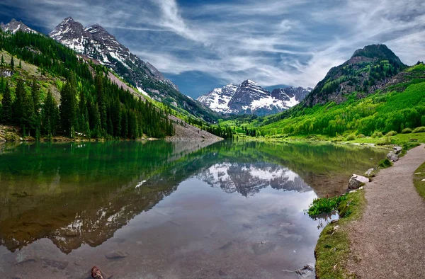 Campanas Granate Reflejo Lago Maroon Cerca Aspen Montañas Elk Bosque — Foto de Stock