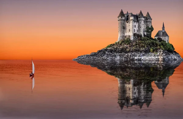 Medieval Castle Rock Water Sailing Boat Reflections Calm Sunset Auvergne — ストック写真