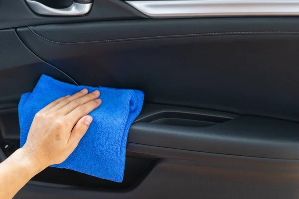 Mikrofiber bez ile temizlik aracı parlatma adam için Closeup