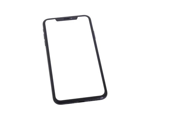 Beyaz arka planda izole edilmiş beyaz ekranlı yeni akıllı telefon