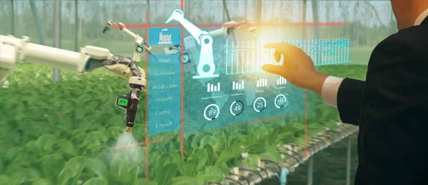 çok akıllı sanayi robot 4.0 tarım concept,agronomist,farmer(blurred) akıllı gözlük (Artırılmış karışık sanal gerçeklik, yapay zeka teknolojisi) özerk robot izleme için kullanma