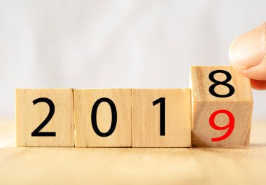Kolum açmak için deneyin veya eğilim yeni yıl 2019, mutlu yeni yıl kavramı bulmak için flip