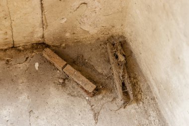 Köşede, iki silkeledi clothespin yakın çekim