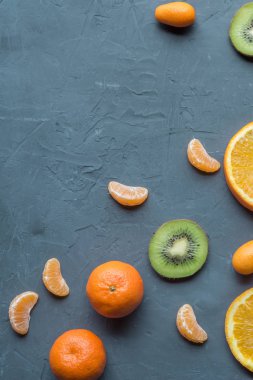 Narenciye gri arka plan üzerinde