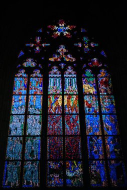 Prague, Çek Cumhuriyeti, 4 Ekim 2018: St. Vitus Katedrali, vitray pencere close-up iç detay