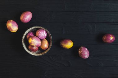 Boyalı Paskalya yumurtaları görünümü top