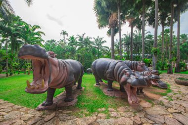 Nong Nooch Garden Pattaya'da heykel su aygırı.