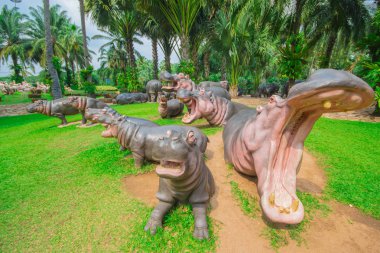 Nong Nooch Garden Pattaya'da heykel su aygırı.