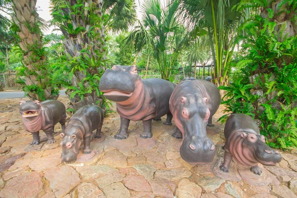 Szobor víziló a Nong Nooch Garden Pattaya. — Stock Fotó