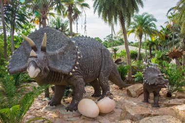 Nong Nooch Garden Pattaya'da Dinozor Vadisi.