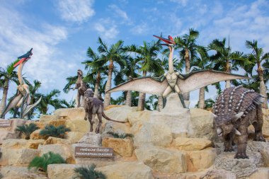 Nong Nooch Garden Pattaya'da Dinozor Vadisi.