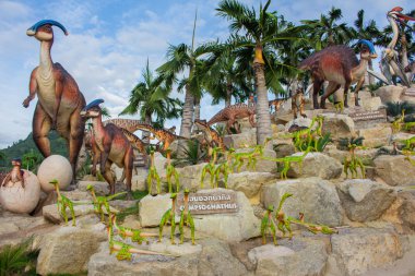 Nong Nooch Garden Pattaya'da Dinozor Vadisi.