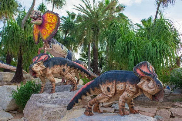 Dinoszaurusz-völgy a Nong Nooch Garden Pattaya. — Stock Fotó