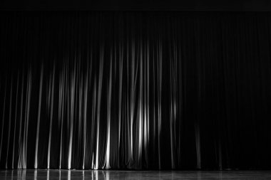 Gösterinin ışıkları ve woo ile siyah ve beyaz perdeler