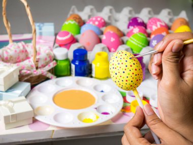 Paskalya festivalinde yumurta üzerinde güzel sanat.