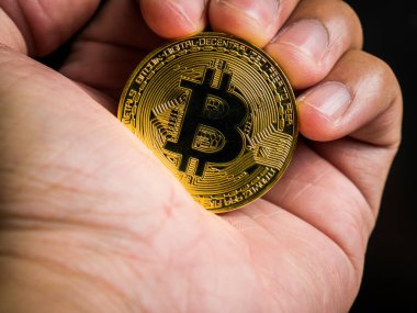 El altın bitcoin tutuyor.