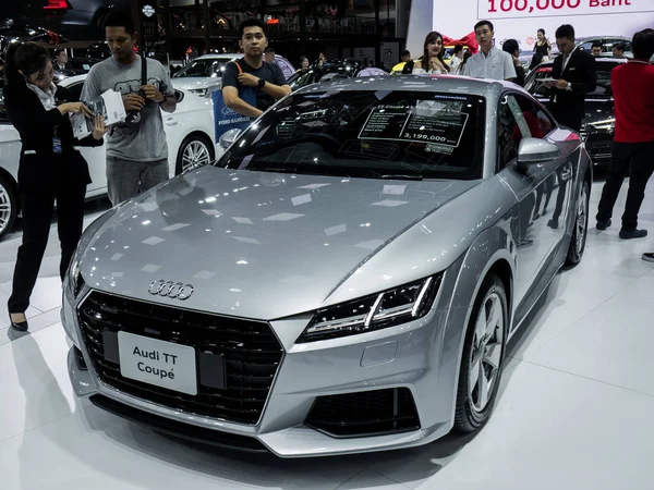 Audi TT αυτοκίνητο στην οθόνη στην Μπανγκόκ διεθνή κινητήρα Show 201 — Φωτογραφία Αρχείου