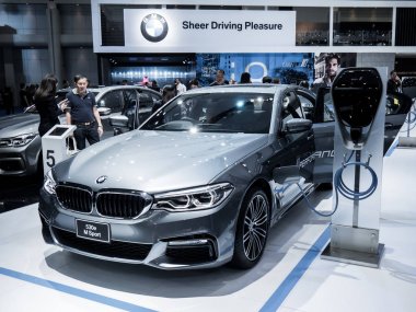Bangkok Uluslararası Motor Show'da sergilenen Bmw 530e m spor 