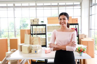 Başarı ile Kadın ihracat iş veya online satış.