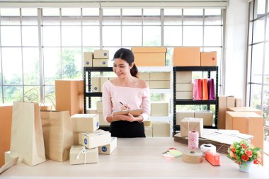 Kadınlar sme kavramı siparişlerin not yazmak vardır, e - ticaret bu