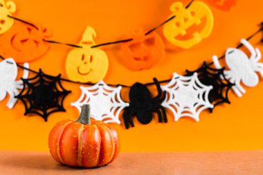 Süs seti Cadılar Bayramı festivali ile arka plan.