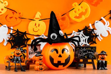 Süs seti Cadılar Bayramı festivali ile arka plan.