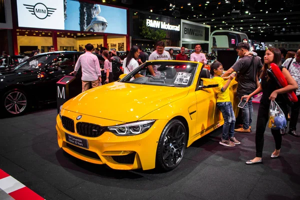 BMW M4 convertible edición 30 años en exhibición en Bangkok Pasante — Foto de Stock