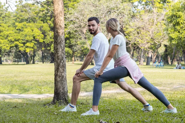 Couples Exercising Park — Stock Photo, Image