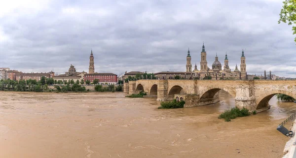 Pilar a orillas del Ebro Zaragoza Aragón España —  Fotos de Stock