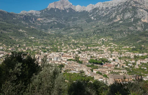 Авіаційний вид Soller Majorca з гір, — стокове фото