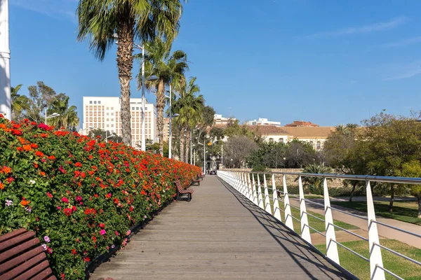 Valencia Jardin del Turia 'yı geçen Pont de les Flors köprüleri