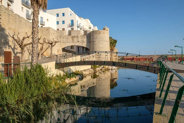 Pe iscola Castellon 'daki eski kapı. İspanya Köprüsü.